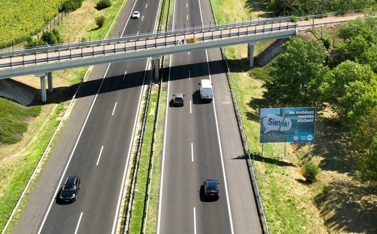 Autópálya matrica: jövőre öt vármegyére is az eredeti ár töredékébe fog kerülni – Fejér is érintett!