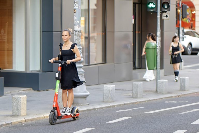 Elektromos roller: tényleg vegyük komolyabban a közlekedést ezzel is!