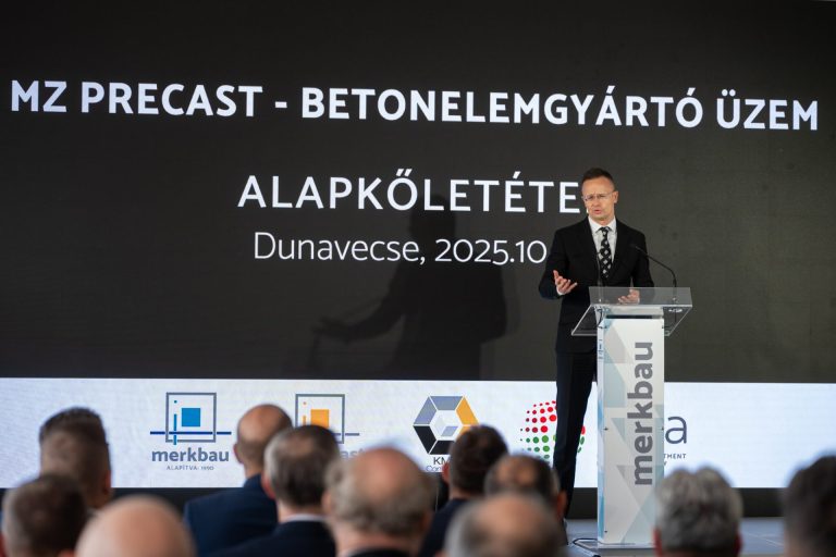 Dunavecsén újabb gyárépítést jelentett be Szijjártó Péter