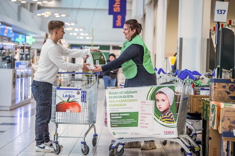 Élelmiszerbank: 505 millió forint értékben adományoztak a vásárlók