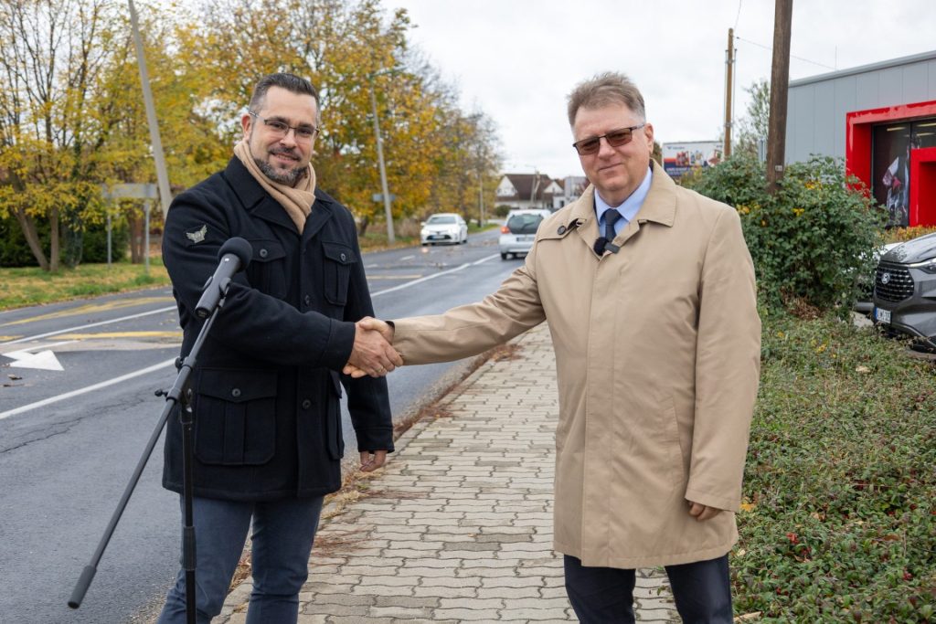 Kormányzati segítség: két útszakasz és a kamerarendszer is megújulhat a városban