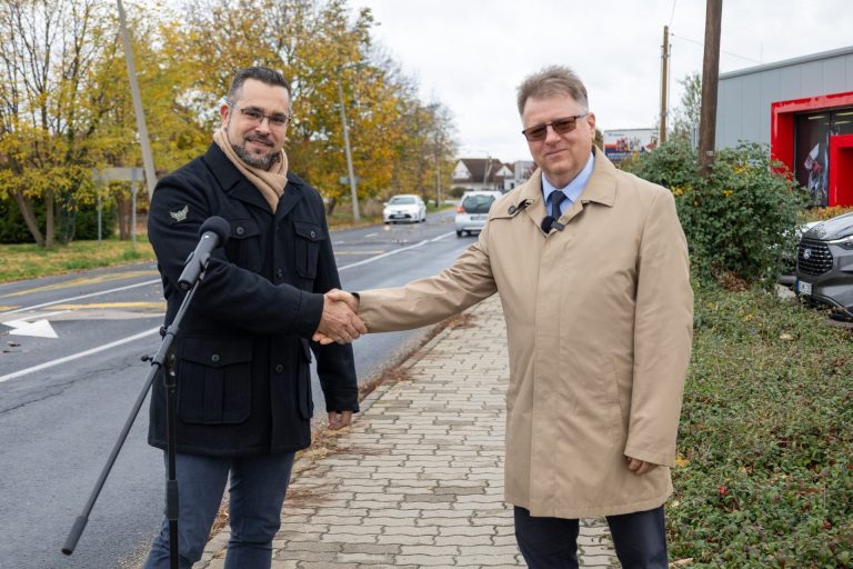 Kormányzati segítség: két útszakasz és a kamerarendszer is megújulhat a városban