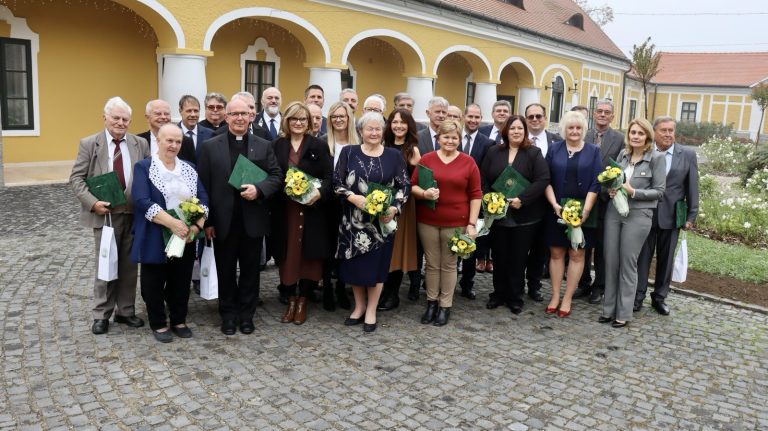 Vármegyenap: búcsúzással, bejelentéssel és díjátadóval