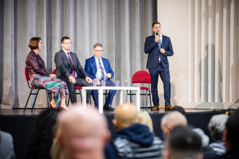 Gulyás Gergely: ma már Európán kívül mindenki a békét képviseli