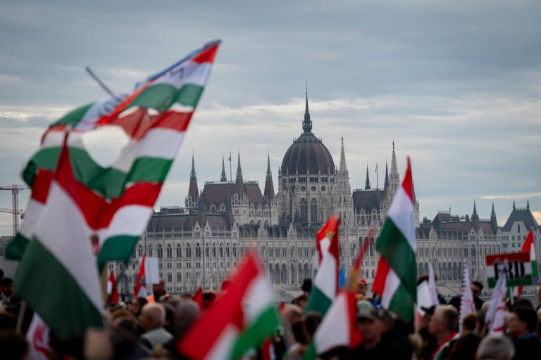 Családokat és munkavállalókat támogató kormányzati program – ezekkel indul az újév