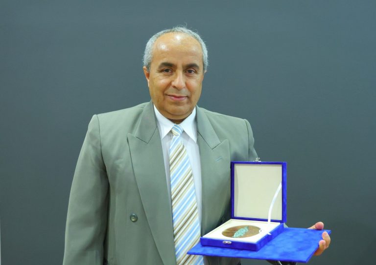Dunaújváros Egészségügyéért díjban részesült dr. Mohamed főorvos!