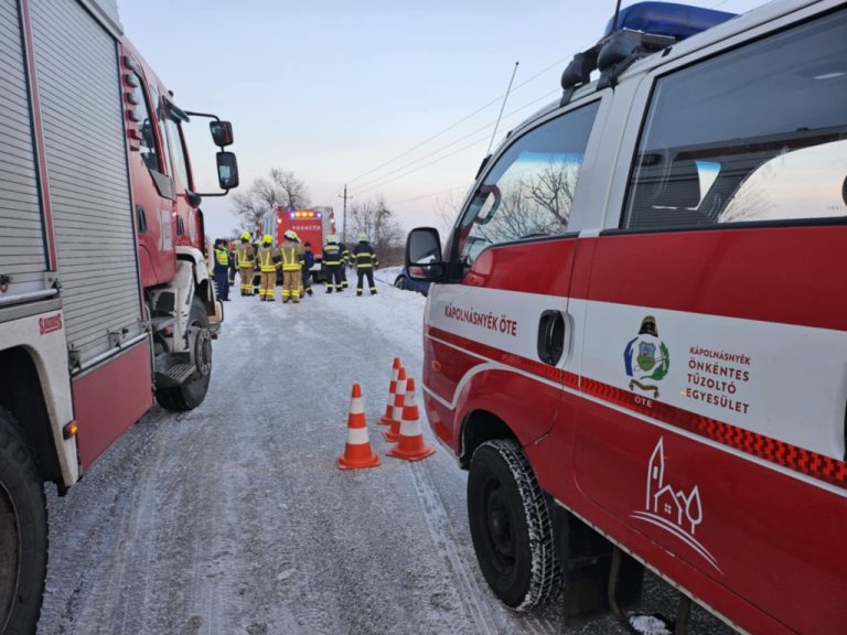 Hóátfúvásos szakaszokon elakadt kocsikhoz kértek segítséget Fejérben is