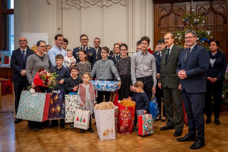 A dunaújvárosi kórház szaklogopédusa kilenc gyermeket nevel feleségével