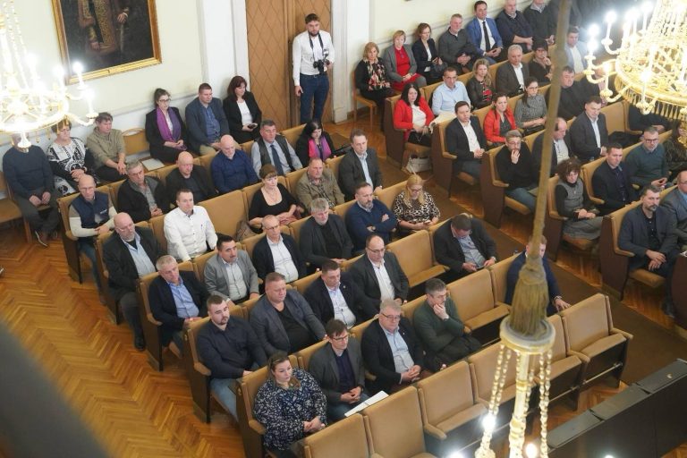 Önkormányzati fórumot hívott össze a miniszter Fejérben