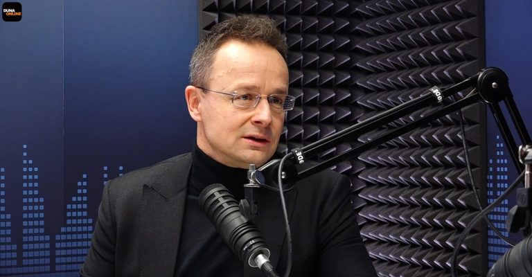 Szijjártó Péter külügyminiszter a vasműről és gazdasági kérdésekről – videó
