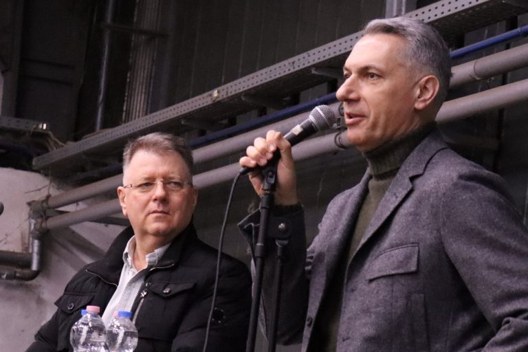Lázár János: újabb 5 milliárd forintot fordítanak a vasműre