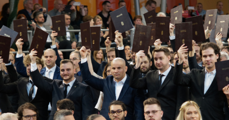 Diplomaátadó, megduplázott sportösztöndíjak, szakmai alap
