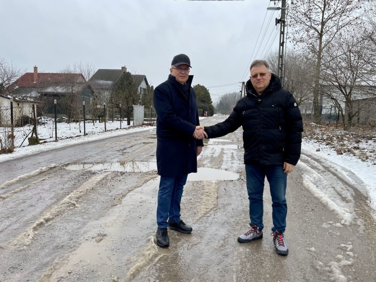 Rácalmáson utcát aszfaltozhatnak, Ercsiben szociális intézmény újulhat meg