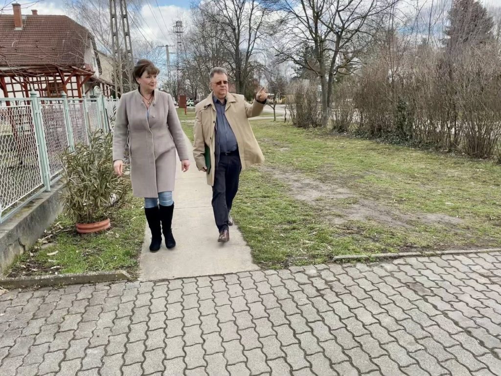 Besnyő: 20 millió forintból járdafelújítás a Fő utcában