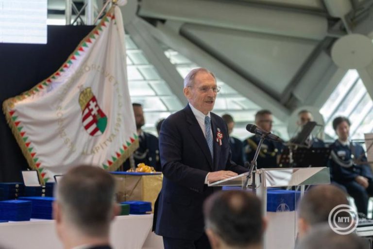 Dunaújvárosi polgárőrt is díjaztak az országos szövetség 35. évfordulóján