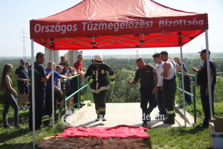 Lépcsőfutó bajnokságot rendeztek a tűzoltók