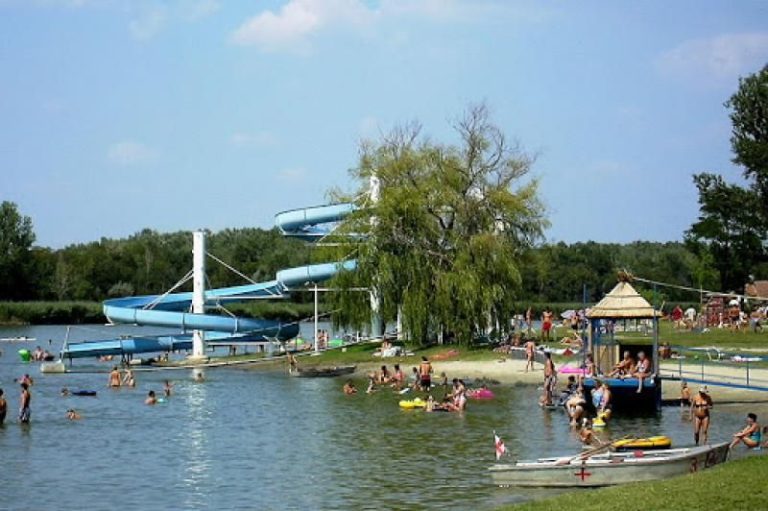Ismét megnyílt a fürdőzők előtt a Szelidi-tó strandja