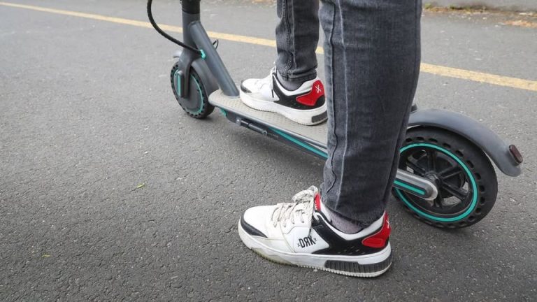 Változnak az elektromos rollerek használatának szabályai